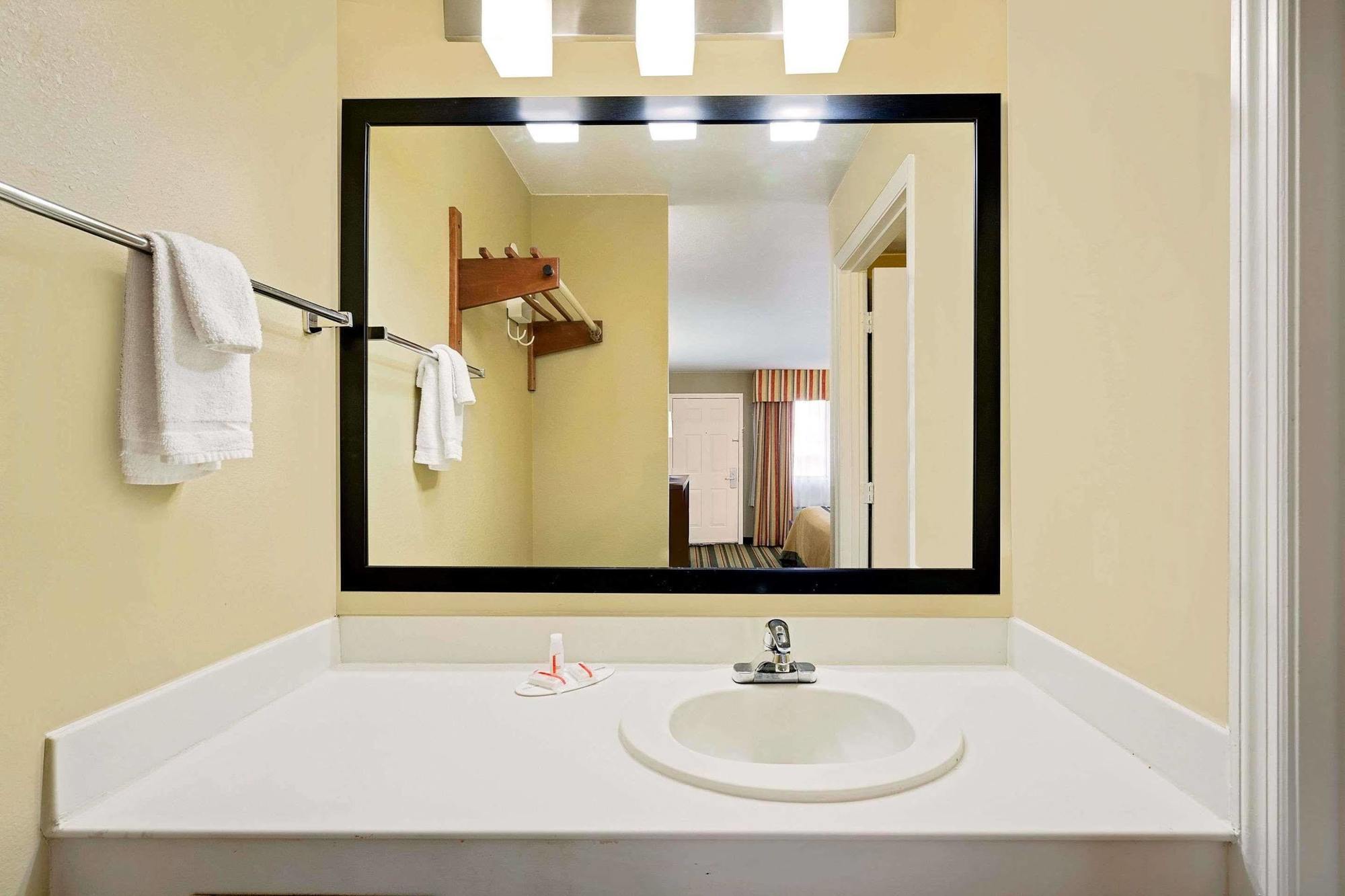 Motel Super 8 By Wyndham Hermitage Nashville