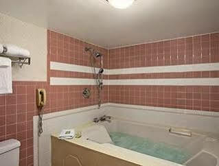 Super 8 By Wyndham Hermitage 2*
