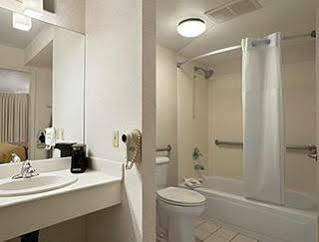 Super 8 By Wyndham Hermitage Motel